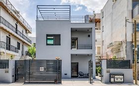 Spacious Flat With Courtyard In Peristeri!